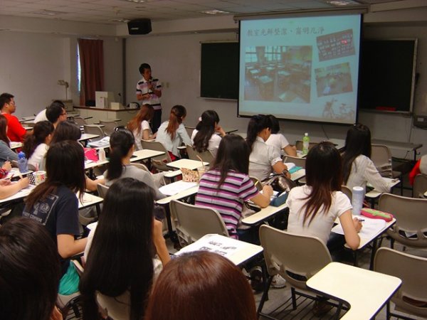 2010年9月3日  中小學實習返校-班級經營理論與實務