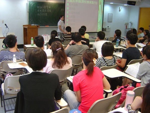 2011年8月4日 實習生本學期第一次返校-學長姐實習經驗分享