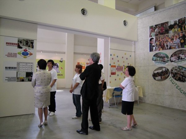 2011年9月6日史懷哲黑天鵝展覽